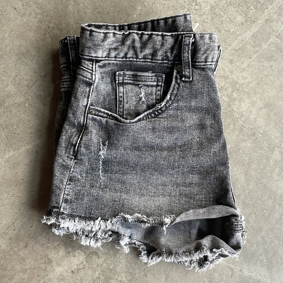 H&M cut off shorts - Picture 4 of 4